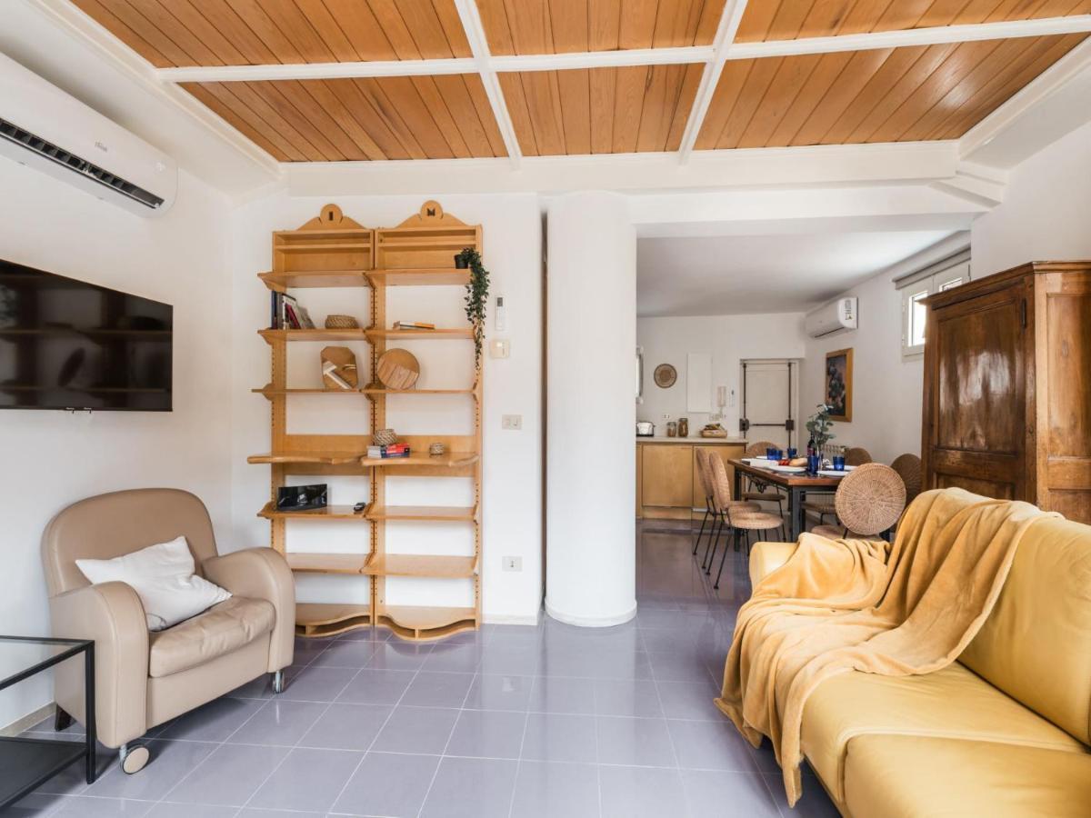 The Rent - Two-bedroom With Terrace Near Trevi Fountain Apartment