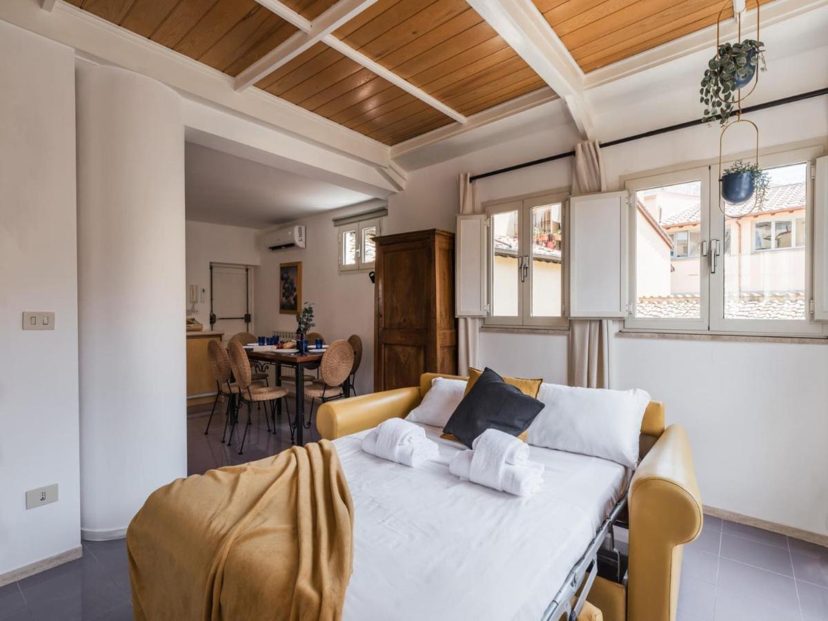 The Rent - Two-bedroom With Terrace Near Trevi Fountain
