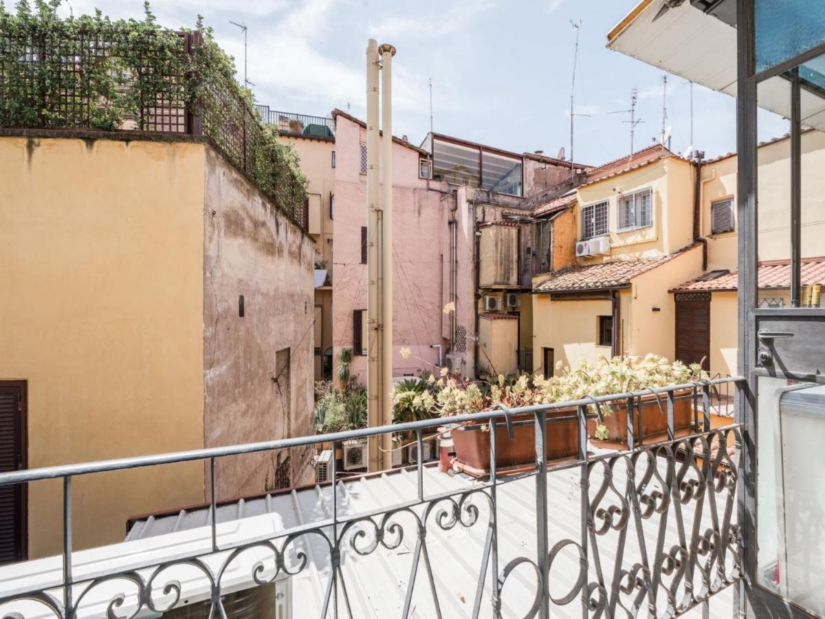 The Rent - Two-bedroom With Terrace Near Trevi Fountain Apartment Rome