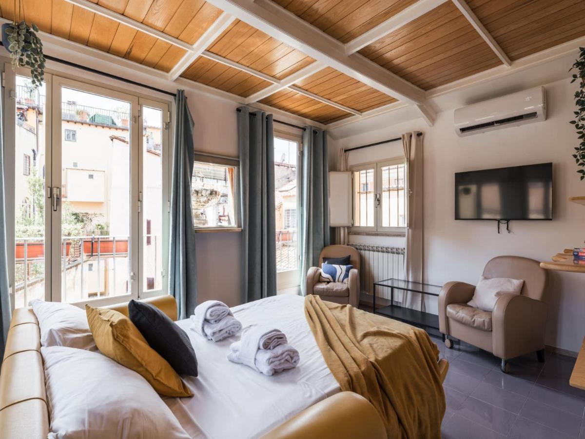 The Rent - Two-bedroom With Terrace Near Trevi Fountain Rome