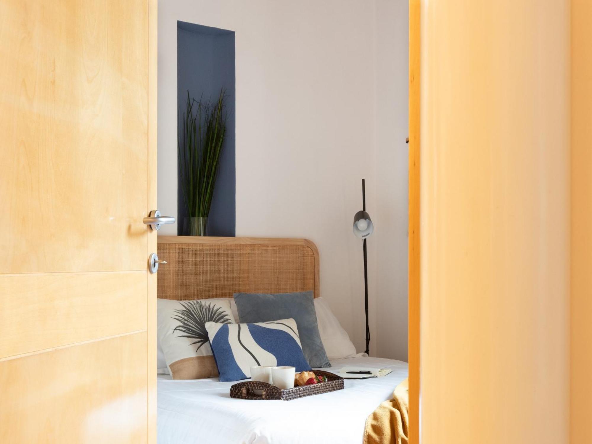 The Rent - Two-bedroom With Terrace Near Trevi Fountain Apartment *