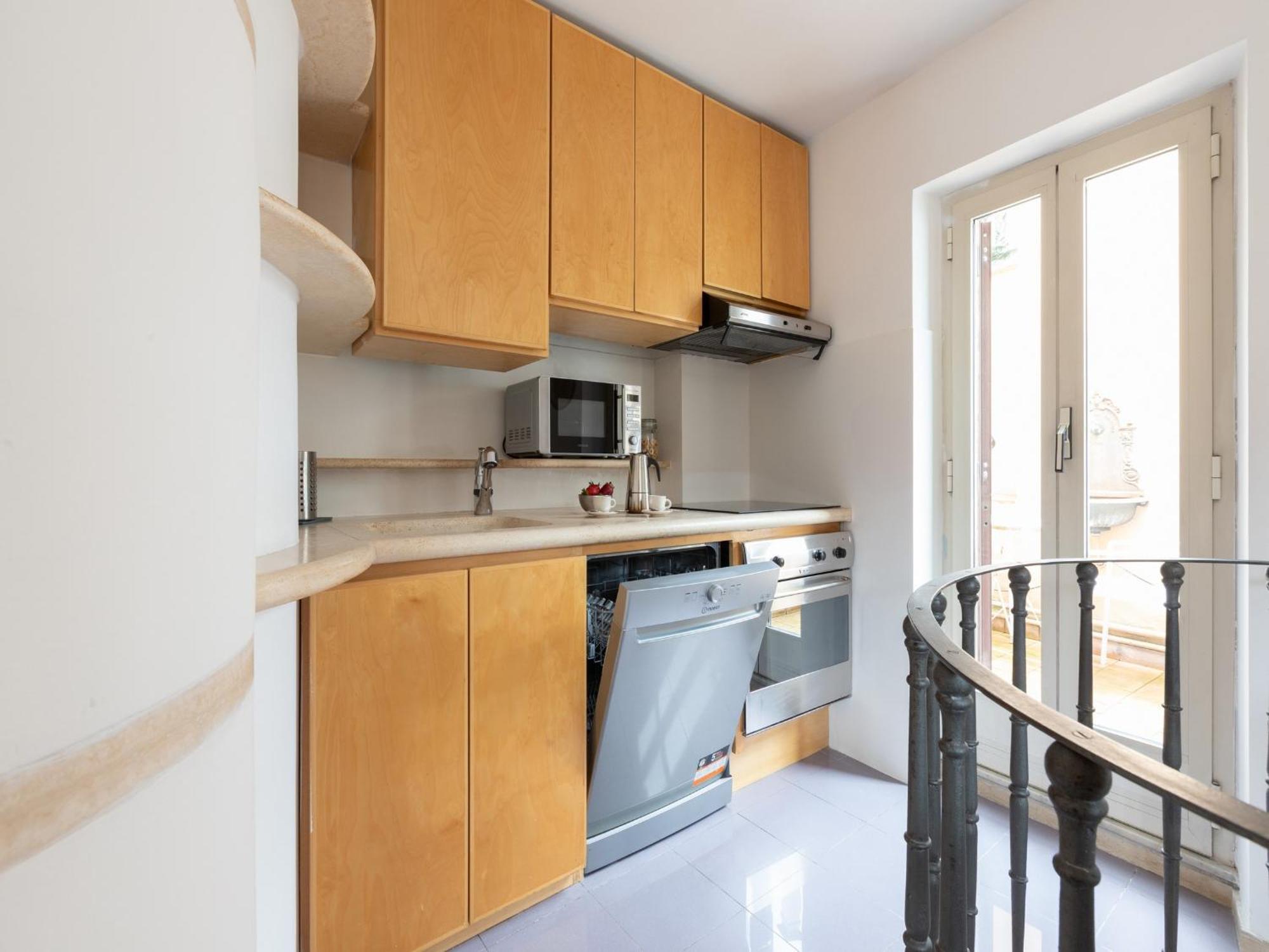 The Rent - Two-bedroom With Terrace Near Trevi Fountain *