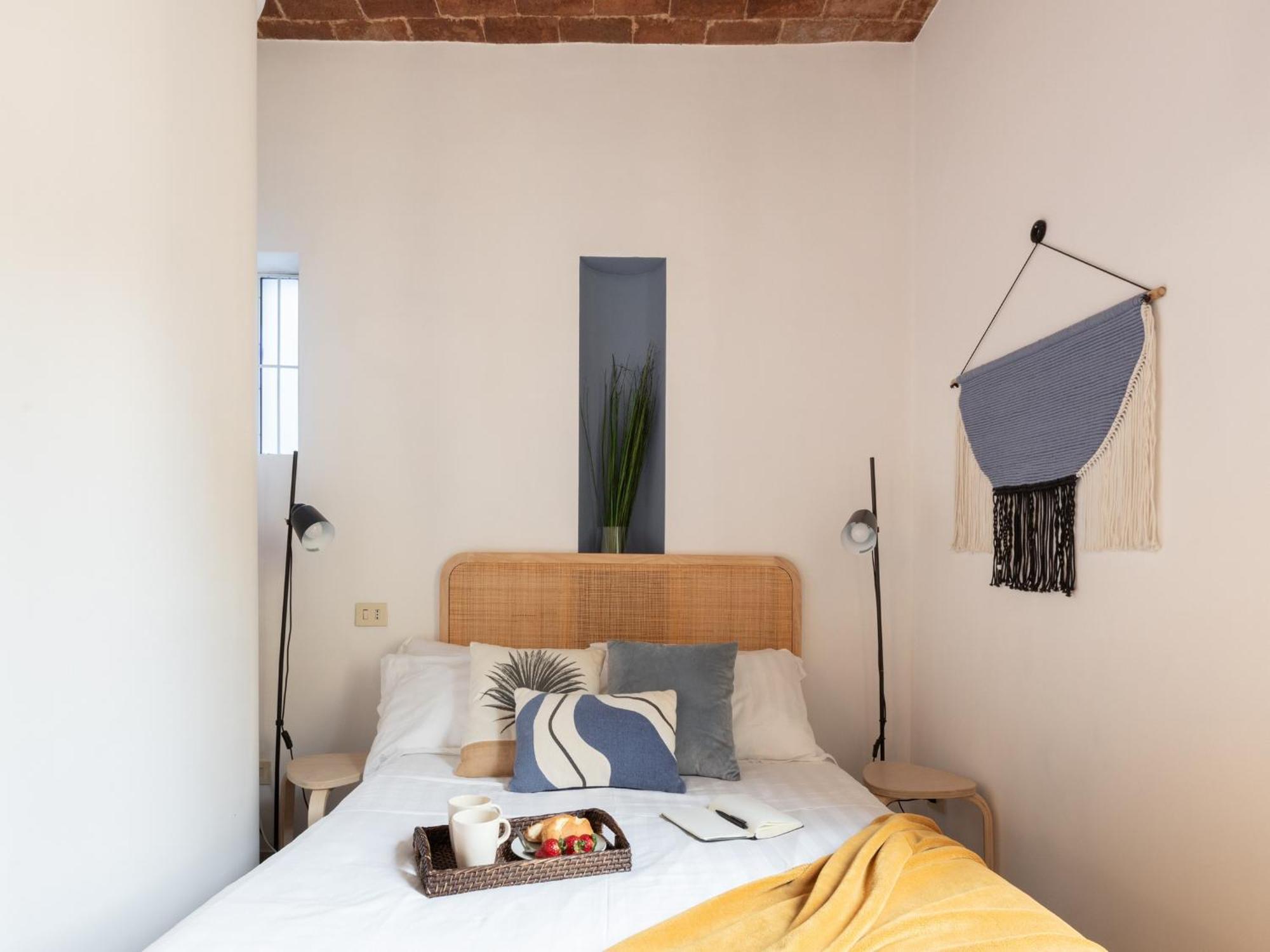 The Rent - Two-bedroom With Terrace Near Trevi Fountain Rome