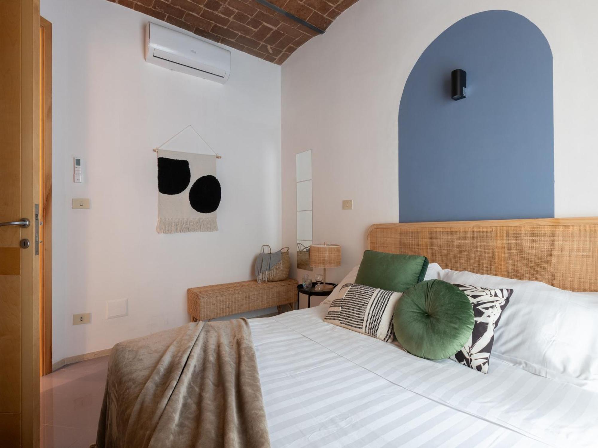 The Rent - Two-bedroom With Terrace Near Trevi Fountain *